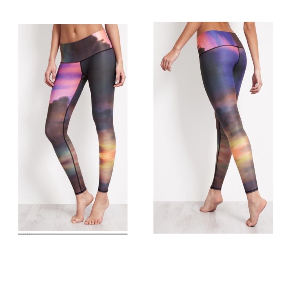 Teeki Clouds Hot Pant, Brush-stroke Pattern Pants Size XS